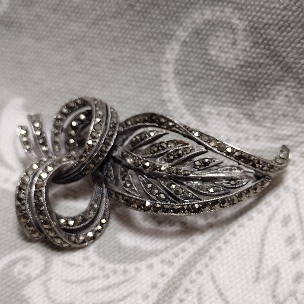 🎬 Marcasite 800 Silver Leaf Brooch
